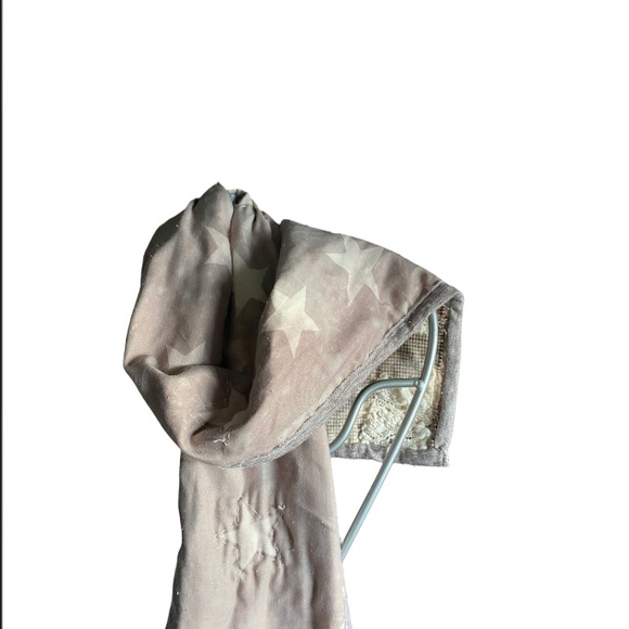 Ivana Ruzzo Scarf - Picture 2 of 11